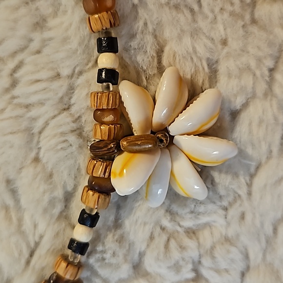 #0094 Seashell flower necklace wood beads - Picture 3 of 6